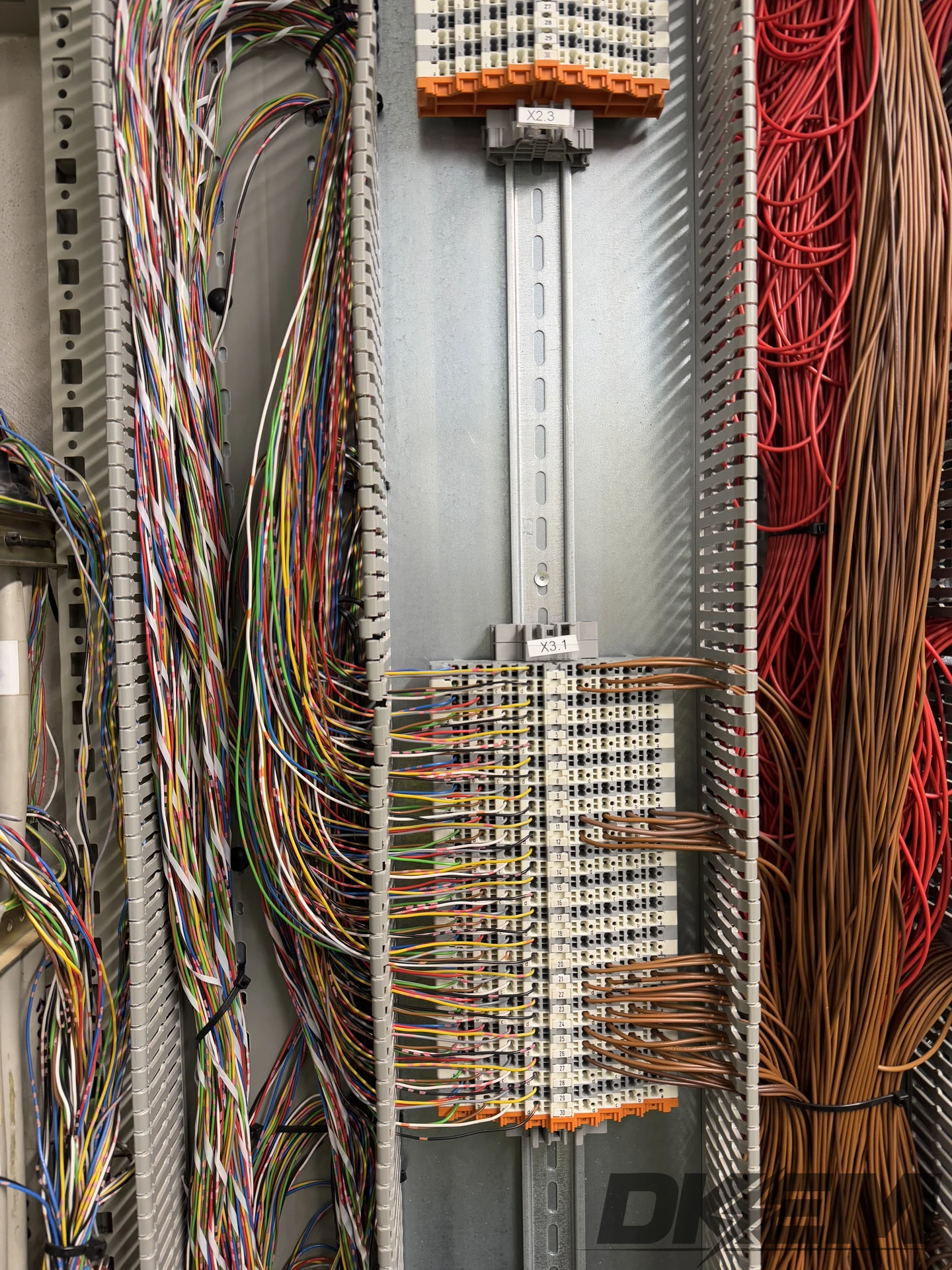 Realizácia elektroinštalácií – DK EM