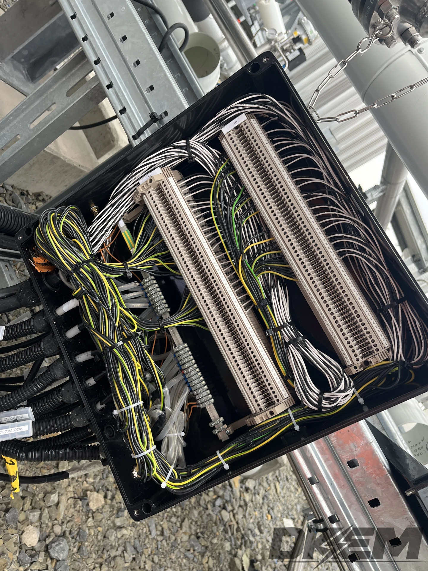 Realizácia elektroinštalácií – DK EM