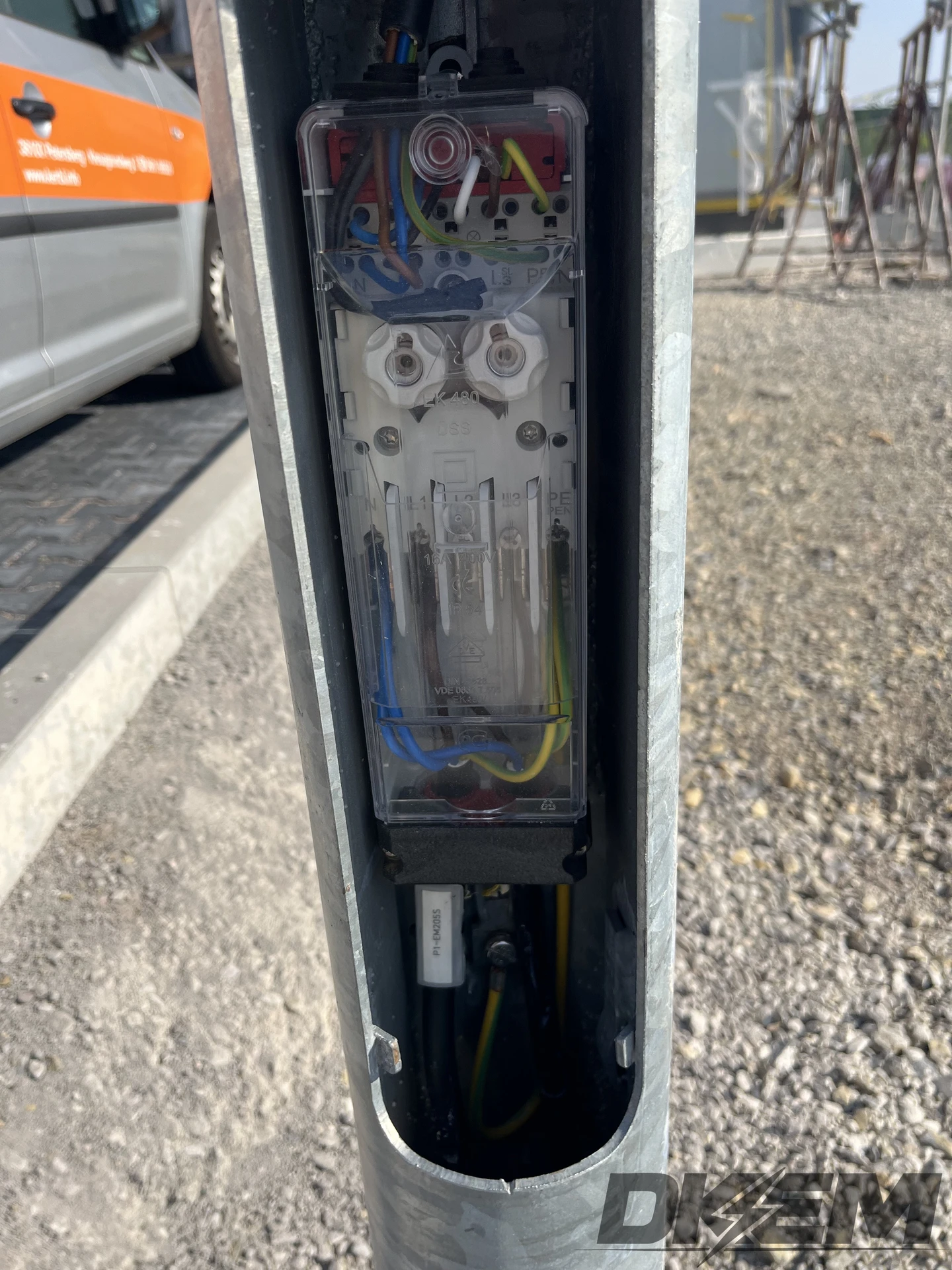 Realizácia elektroinštalácií – DK EM